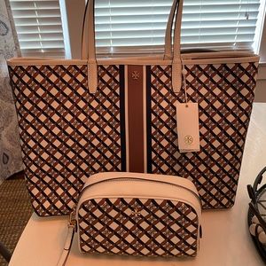 NWT Tory Burch tote and make-up bag